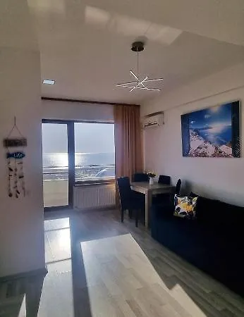 Summerland Apartment *